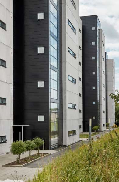 Betonkarréer ”limet” sammen med aluminiumsprofiler, Svanelundsbakken 16-22, 9800 Hjørring